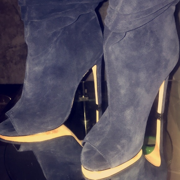 🚫SOLD🚫Halston Heritage Navy blue  suede bootie - Picture 3 of 5